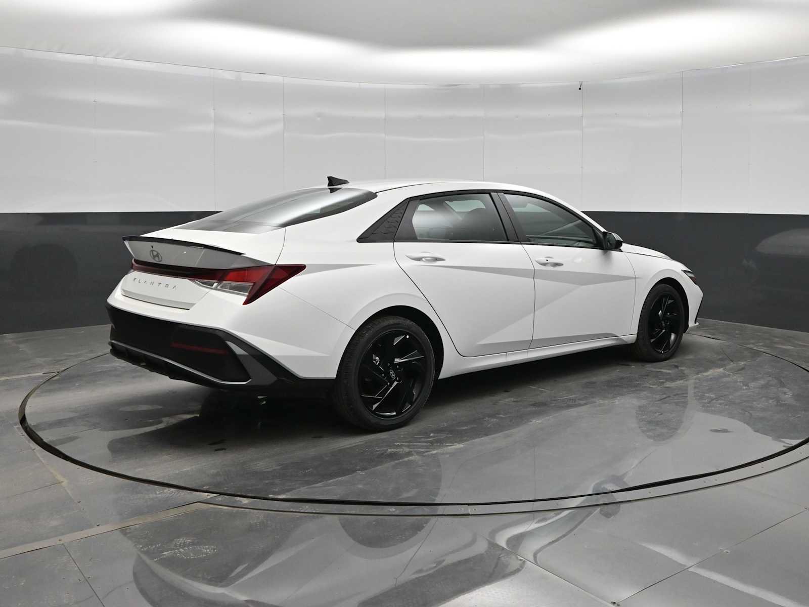 New 2026 Hyundai Elantra SEL Sport FWD image 7