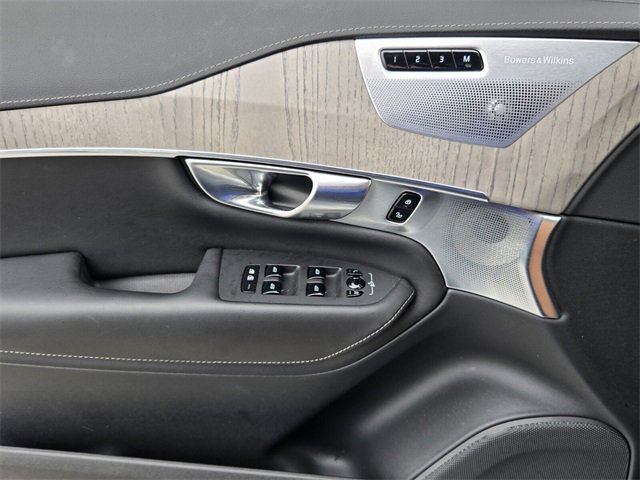 Used 2023 Volvo XC90 T8 Ultimate w/ Lounge Package image 29