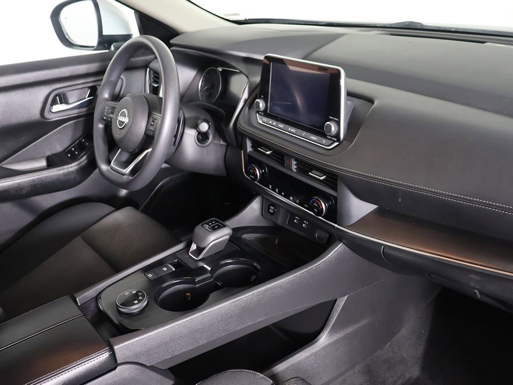 Used 2024 Nissan Rogue SV image 25