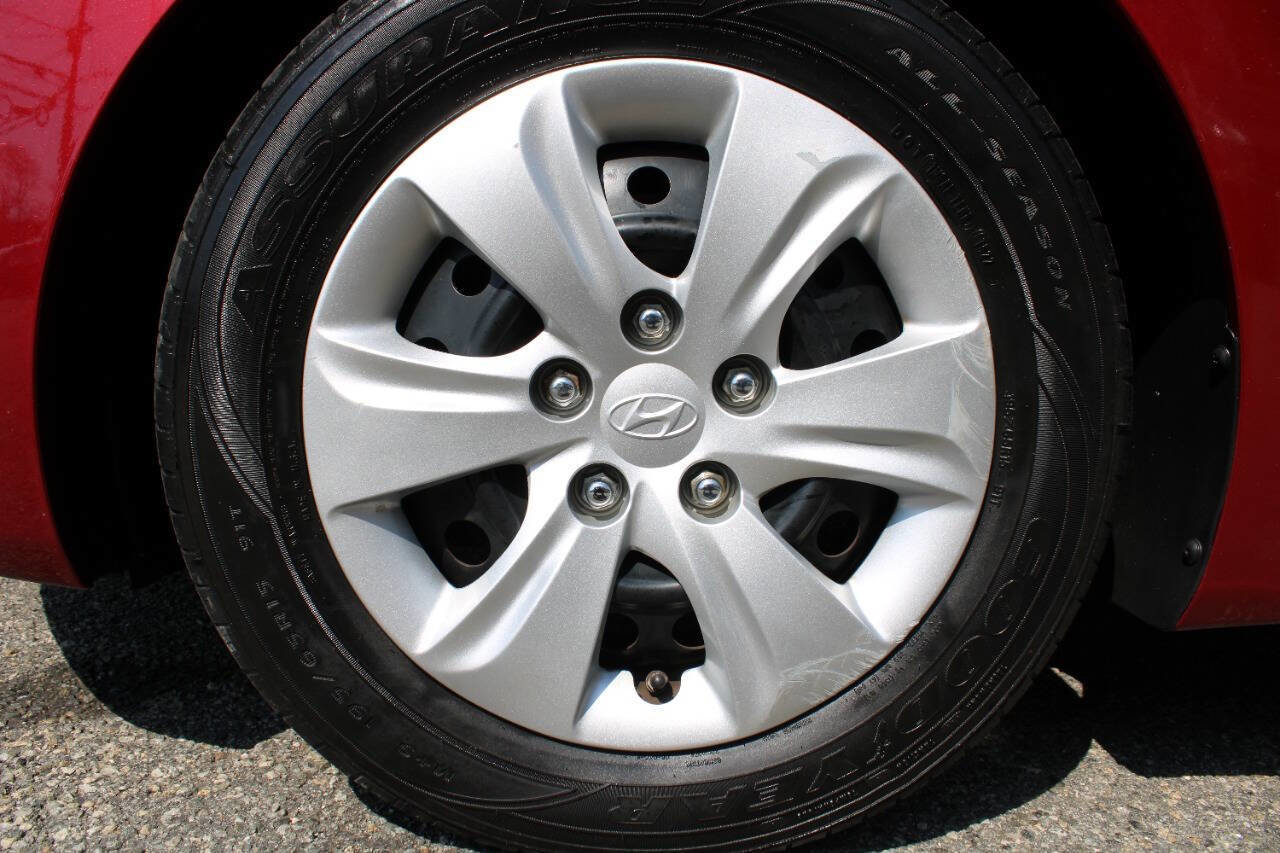 Used 2016 Hyundai Elantra SE image 18