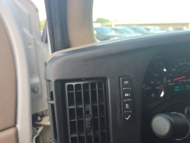 Used 2011 Chevrolet Express 2500 image 17