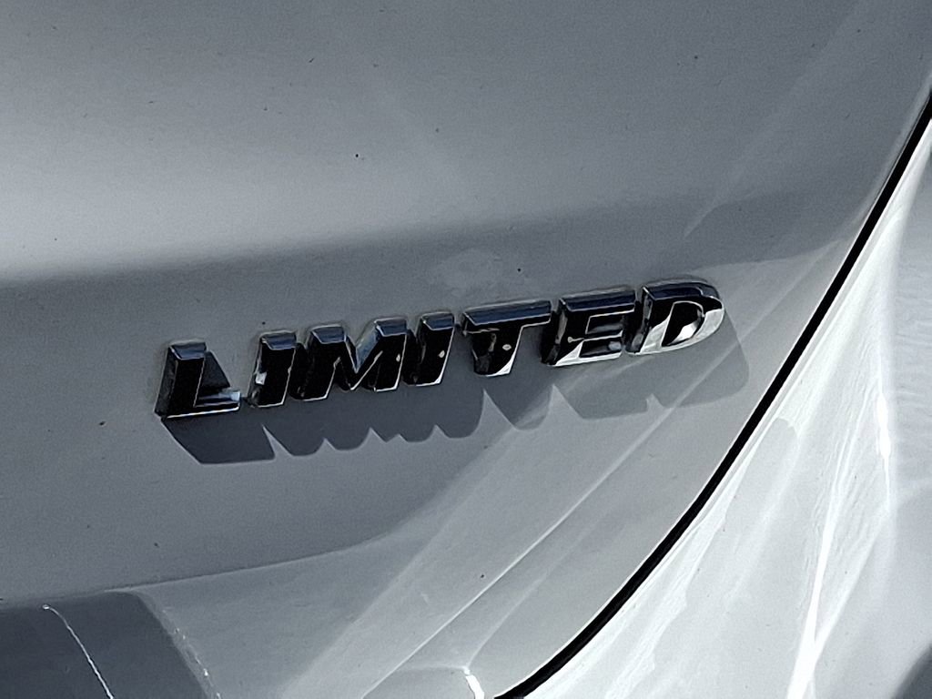 Used 2017 Jeep Grand Cherokee Limited image 13