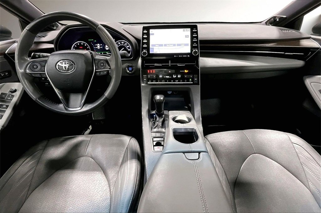 Used 2020 Toyota Avalon Limited image 7