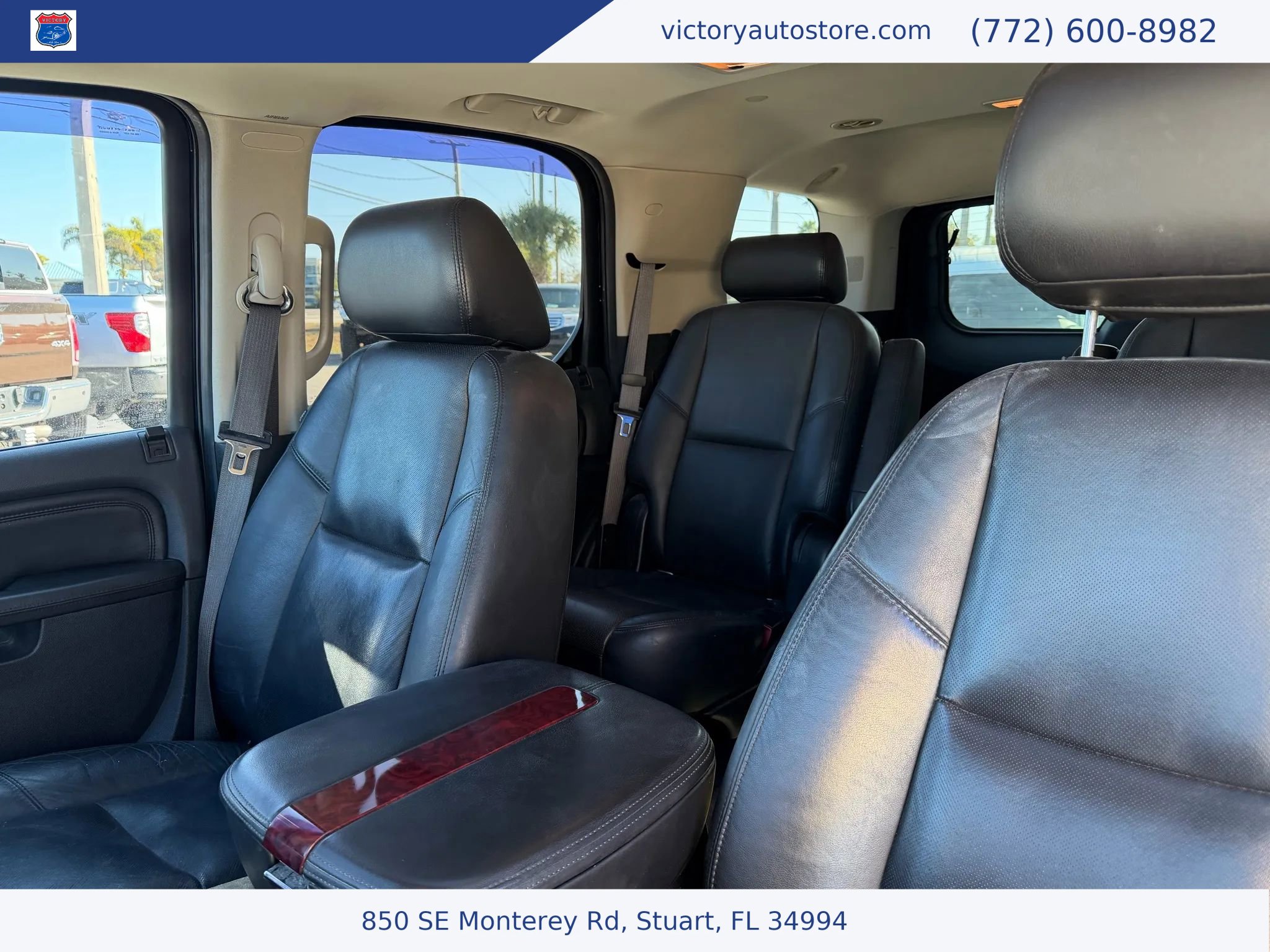 Used 2010 Cadillac Escalade Luxury image 30