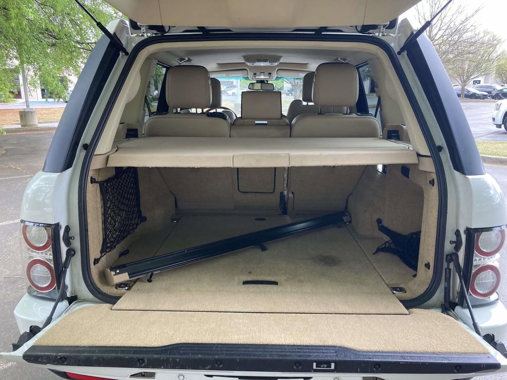 Used 2011 Land Rover Range Rover HSE image 8