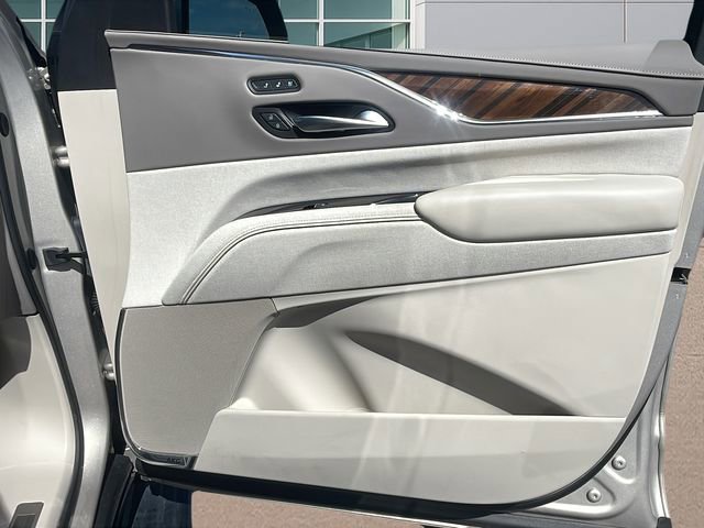 Used 2024 Cadillac Escalade ESV Premium Luxury Platinum AWD/4WD image 13