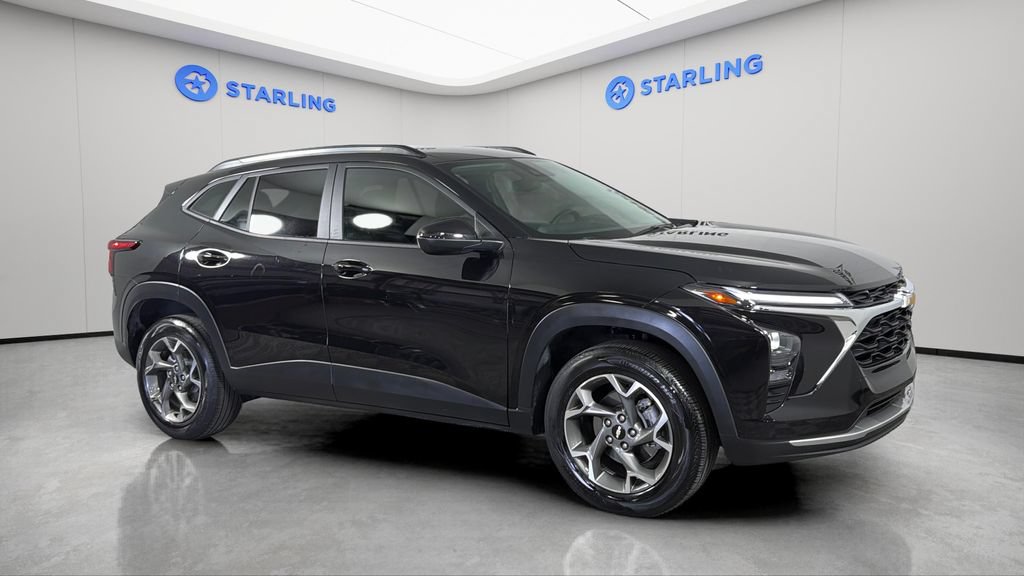 Certified 2025 Chevrolet Trax LT w/ Driver Confidence Package FWD image 12