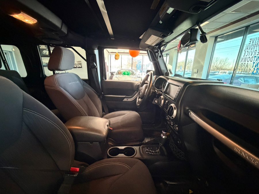 Used 2013 Jeep Wrangler Unlimited Rubicon w/ Connectivity Group image 31