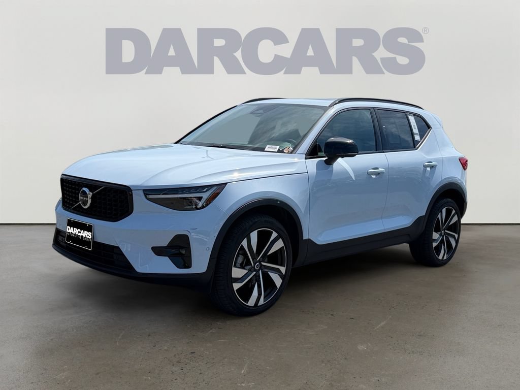Certified 2024 Volvo XC40 B5 Plus w/ Protection Package Premier AWD/4WD image 3