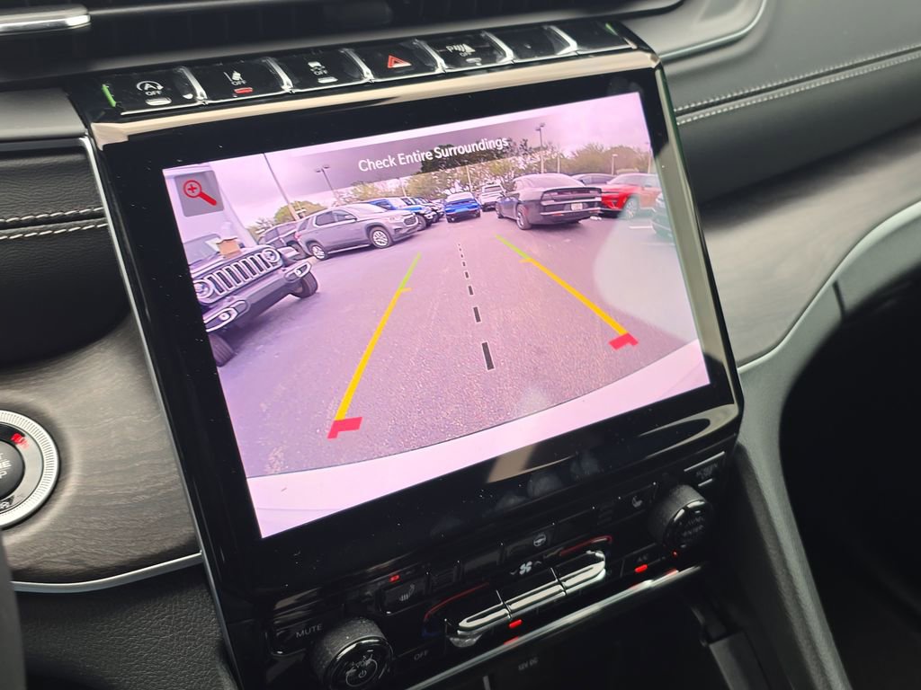 Used 2025 Jeep Grand Cherokee L Limited w/ Black Appearance Package image 25