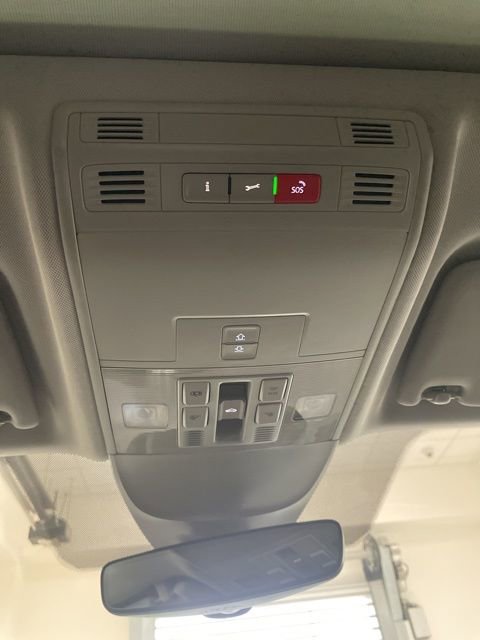 Certified 2025 Volkswagen Taos SE w/ Panoramic Sunroof Package AWD/4WD image 24