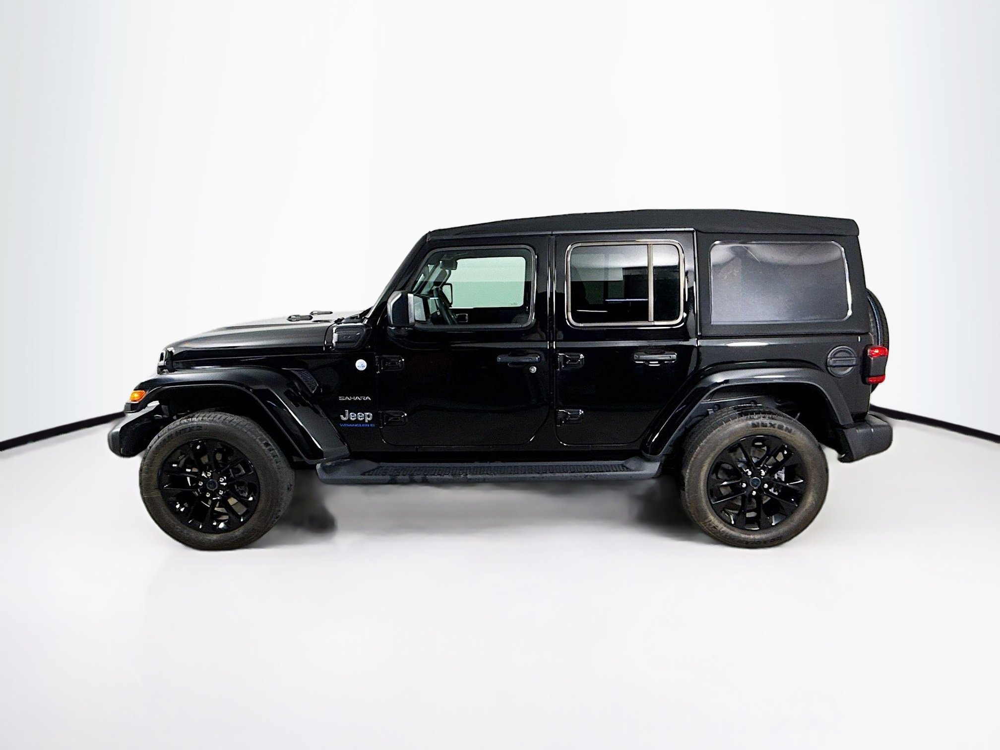 Used 2024 Jeep Wrangler Unlimited Sahara w/ Technology Group image 7