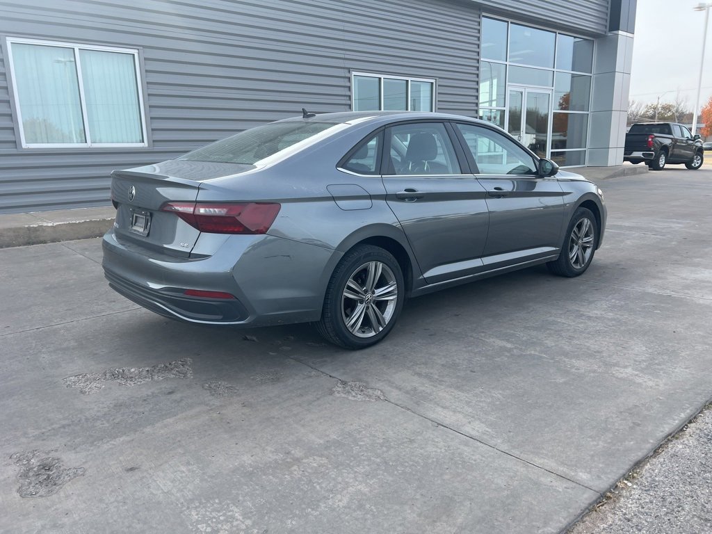 Used 2024 Volkswagen Jetta SE image 5