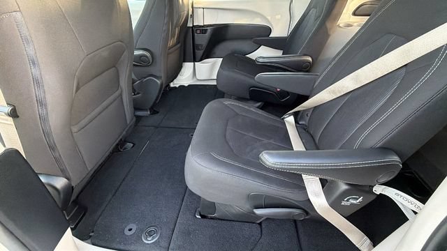 Used 2023 Chrysler Voyager LX FWD image 14