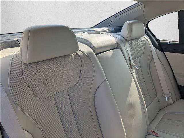 Used 2017 BMW 750i xDrive AWD/4WD image 19