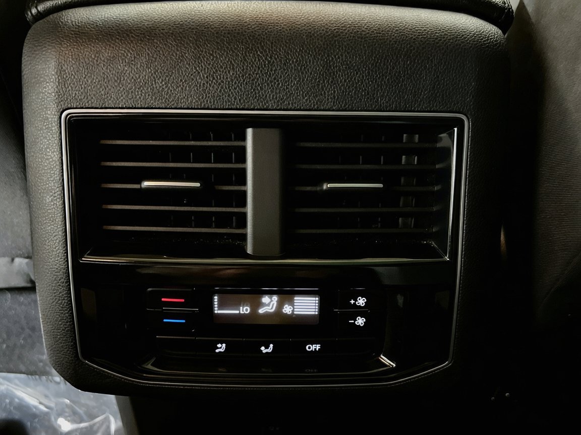 Used 2018 Volkswagen Atlas Launch Edition FWD image 18