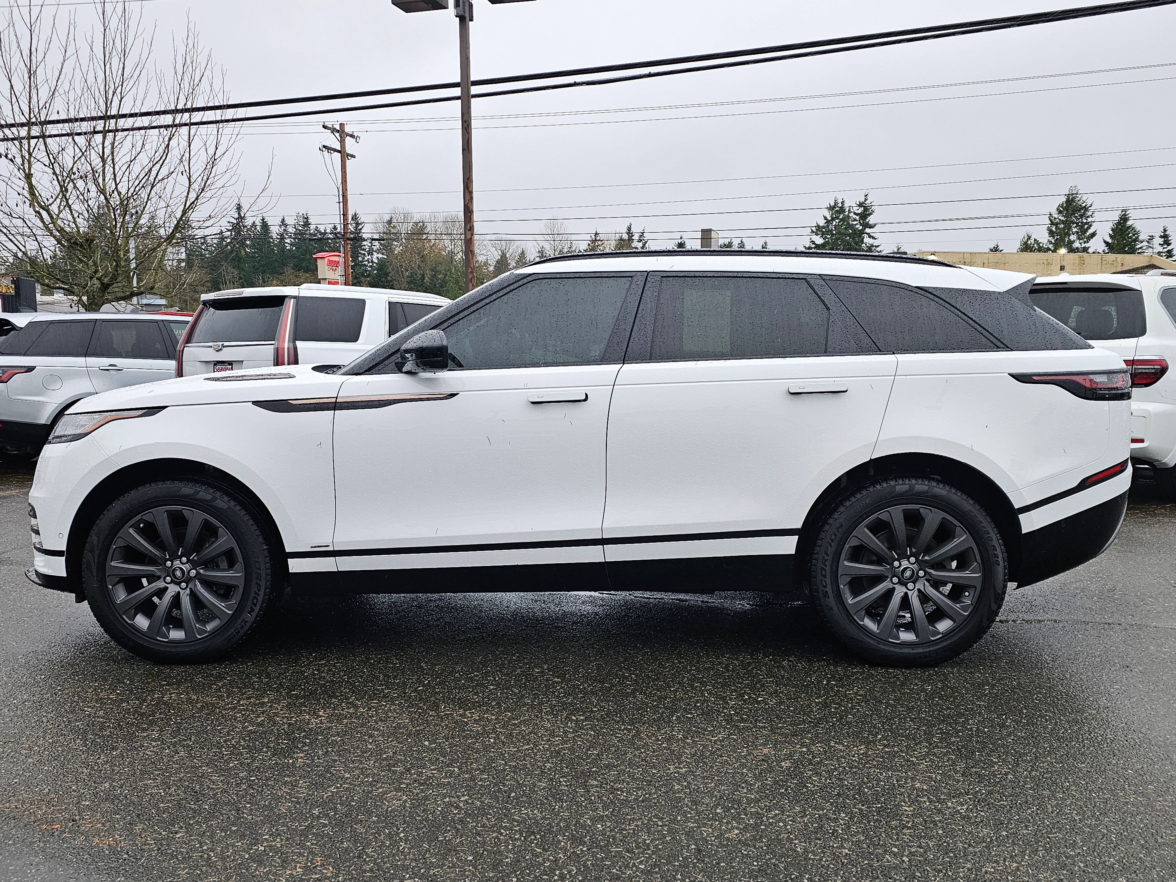 Used 2019 Land Rover Range Rover Velar R-Dynamic SE image 4