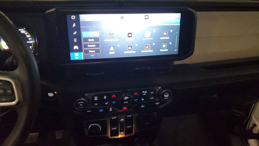 Used 2024 Jeep Wrangler Unlimited Sahara image 24