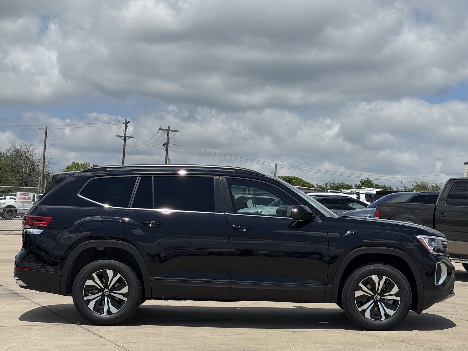 New 2026 Volkswagen Atlas SE FWD image 4
