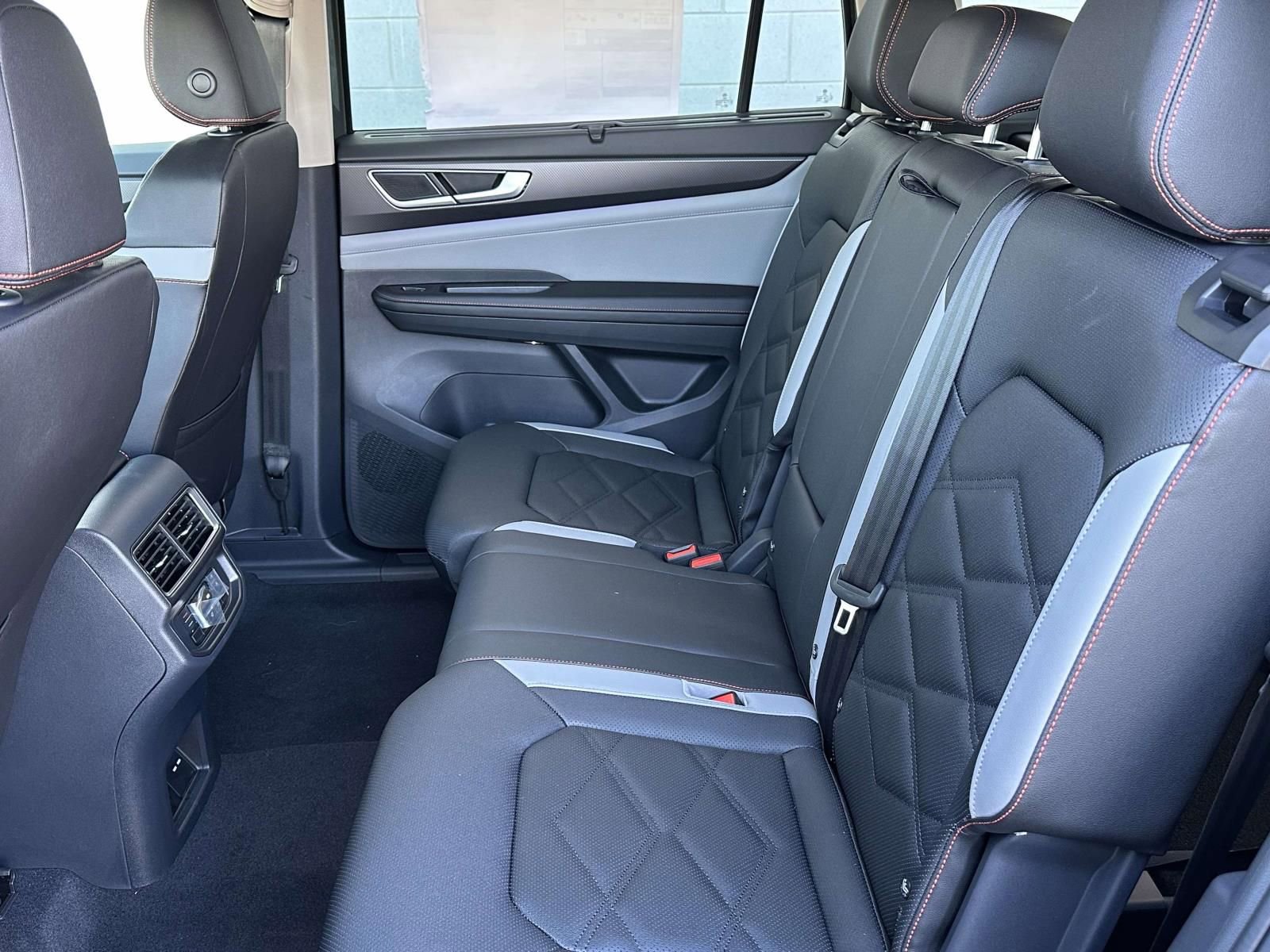 New 2026 Volkswagen Atlas Peak Edition image 13