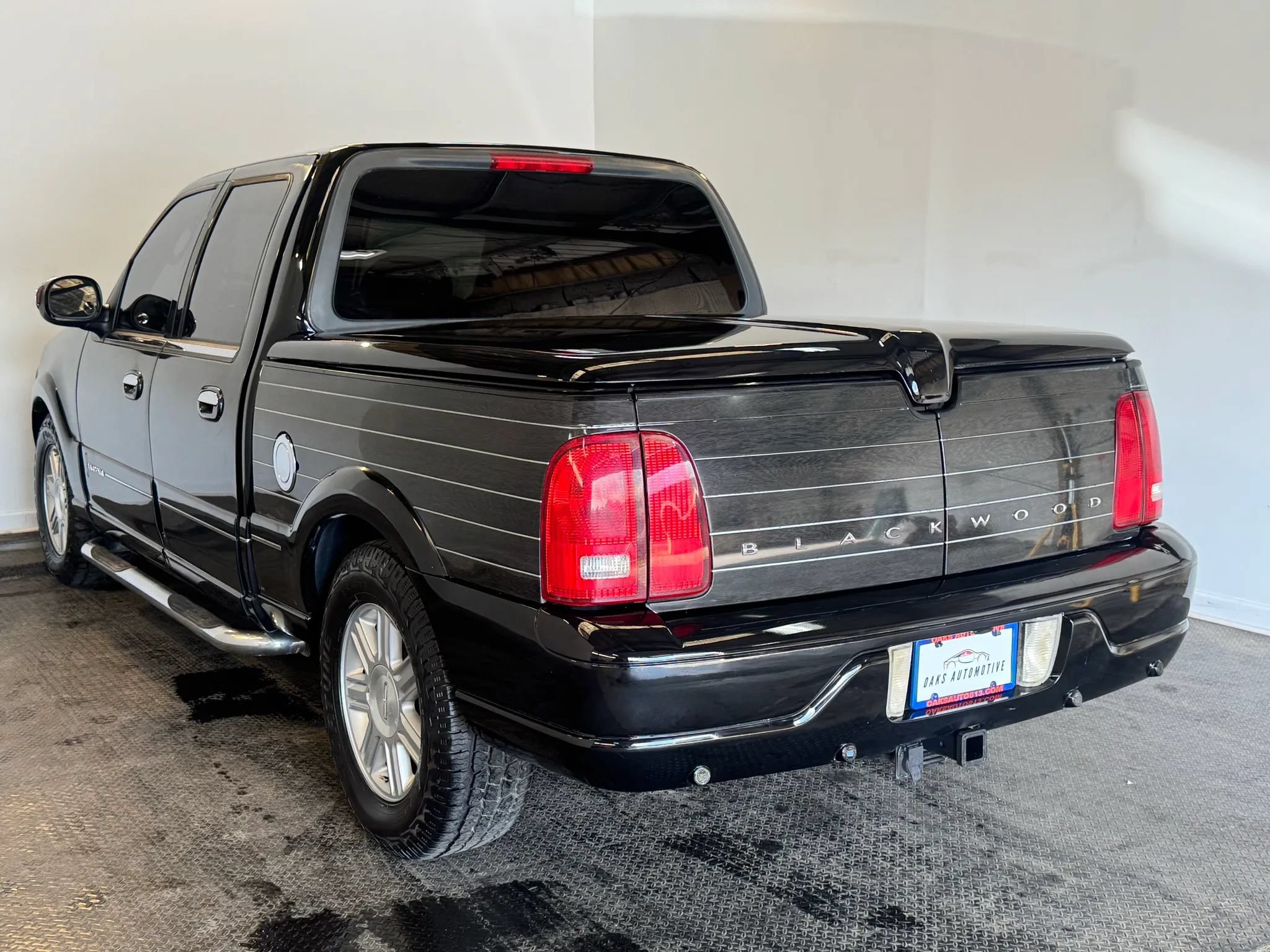 Used 2002 Lincoln Blackwood RWD image 4