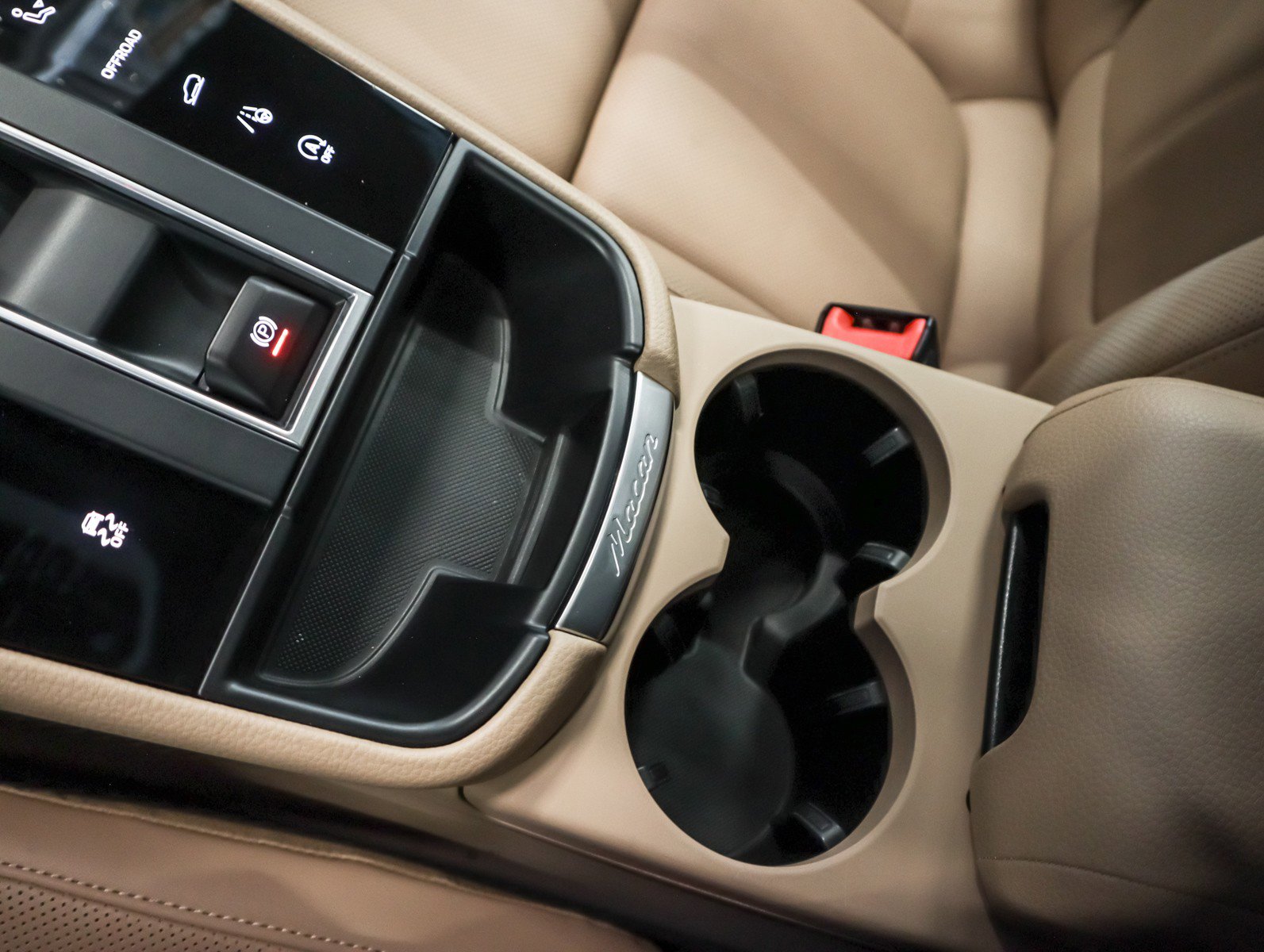 Certified 2025 Porsche Macan image 19