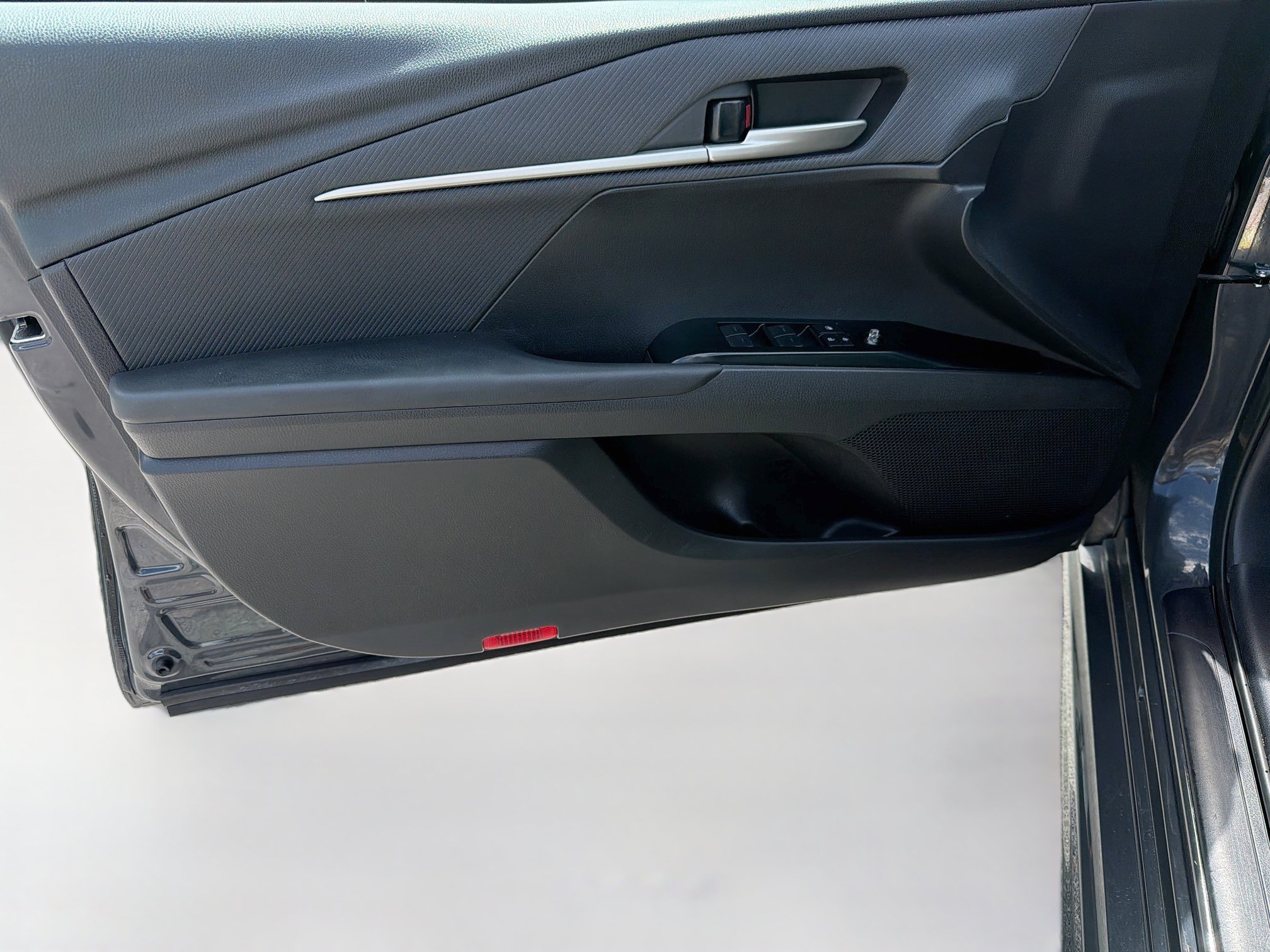 Used 2025 Toyota Camry SE FWD image 20