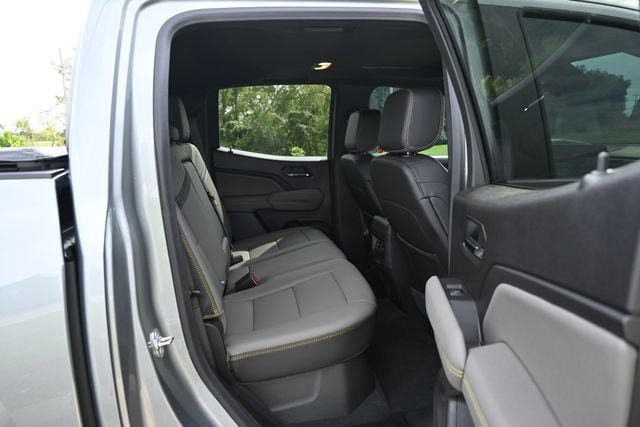 Used 2025 Chevrolet Colorado ZR2 w/ Technology Package AWD/4WD image 21