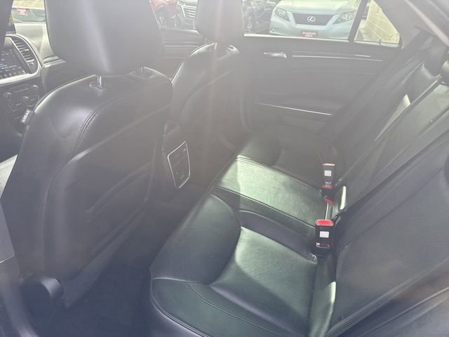 Used 2018 Chrysler 300 Limited RWD image 14