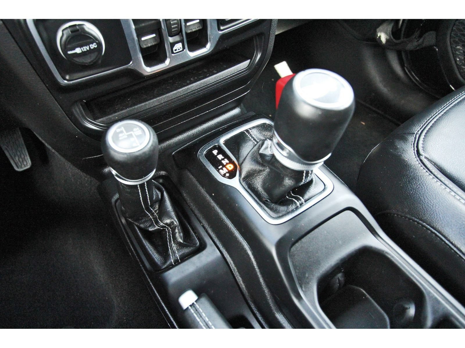 Used 2023 Jeep Wrangler Unlimited Sahara AWD/4WD image 28