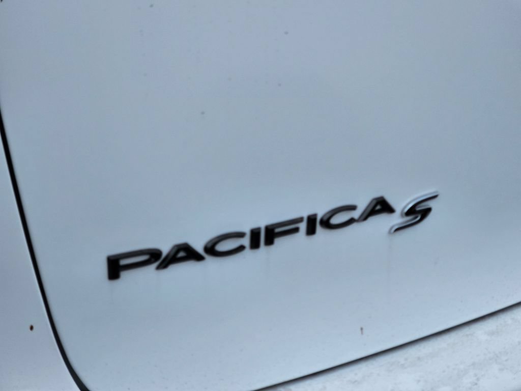Used 2025 Chrysler Pacifica Limited FWD image 11