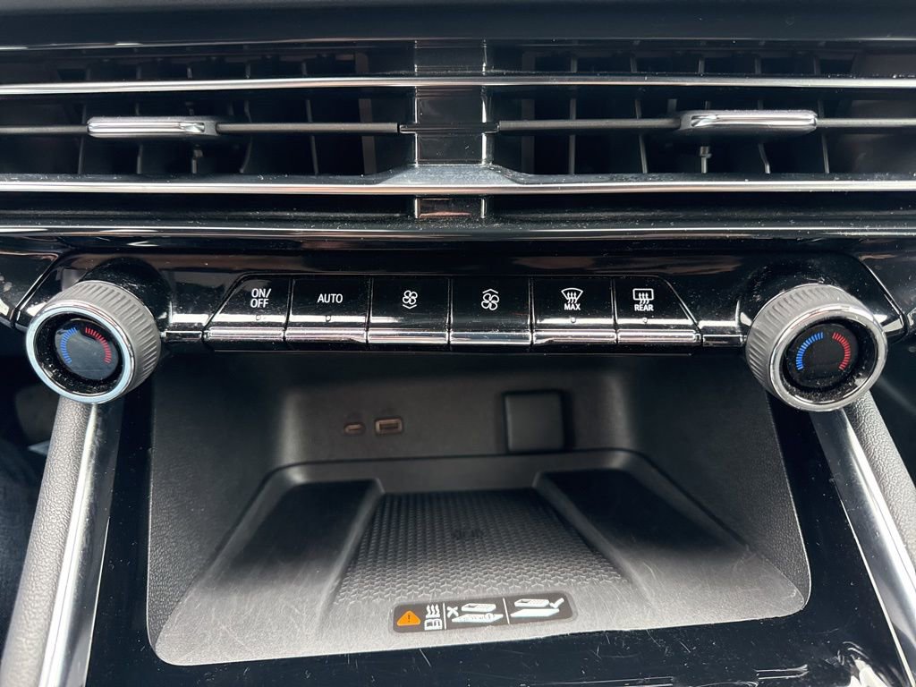 Used 2025 Chevrolet Traverse LT image 19