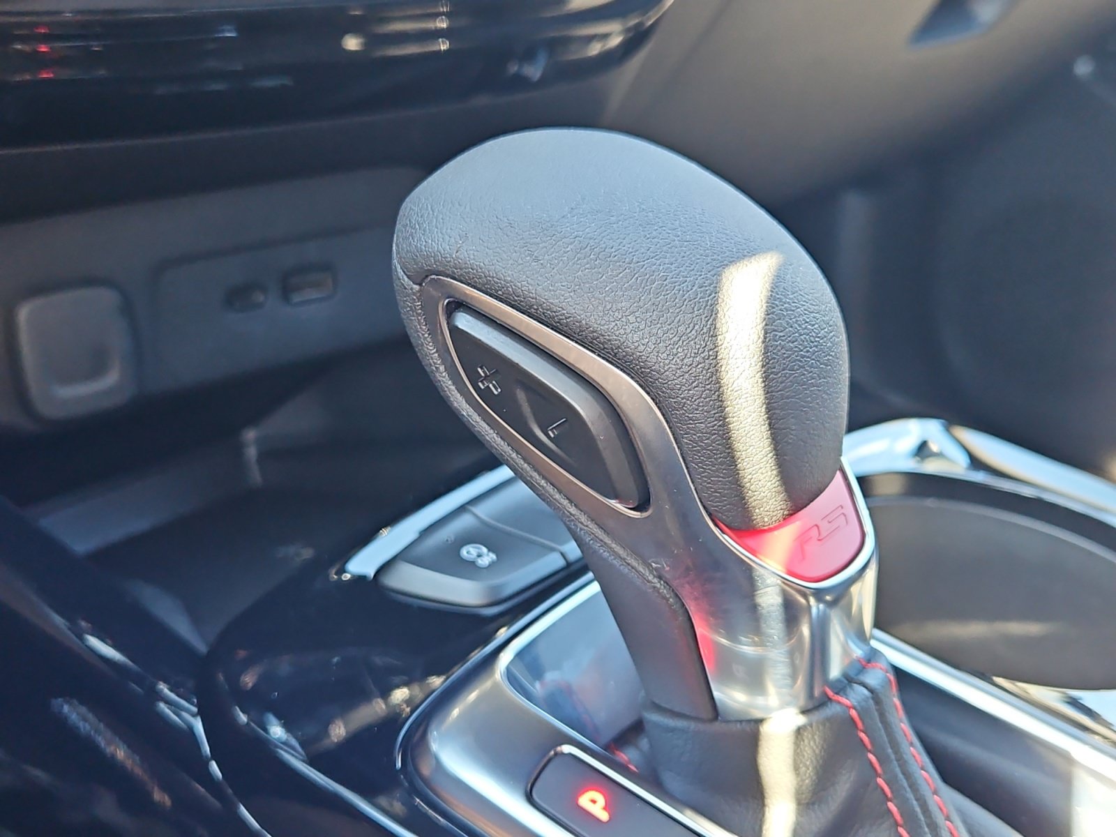 Used 2025 Chevrolet Trax RS w/ Sunroof Package FWD image 24