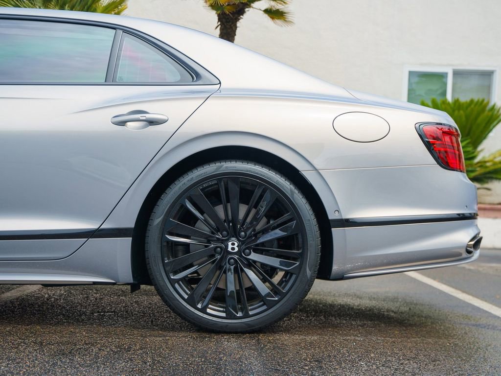 Used 2025 Bentley Flying Spur Plug-In Hybrid AWD/4WD image 37