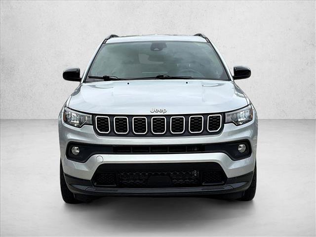 Used 2024 Jeep Compass Latitude AWD/4WD image 2