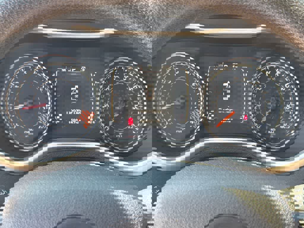 Used 2015 Jeep Cherokee Sport image 24