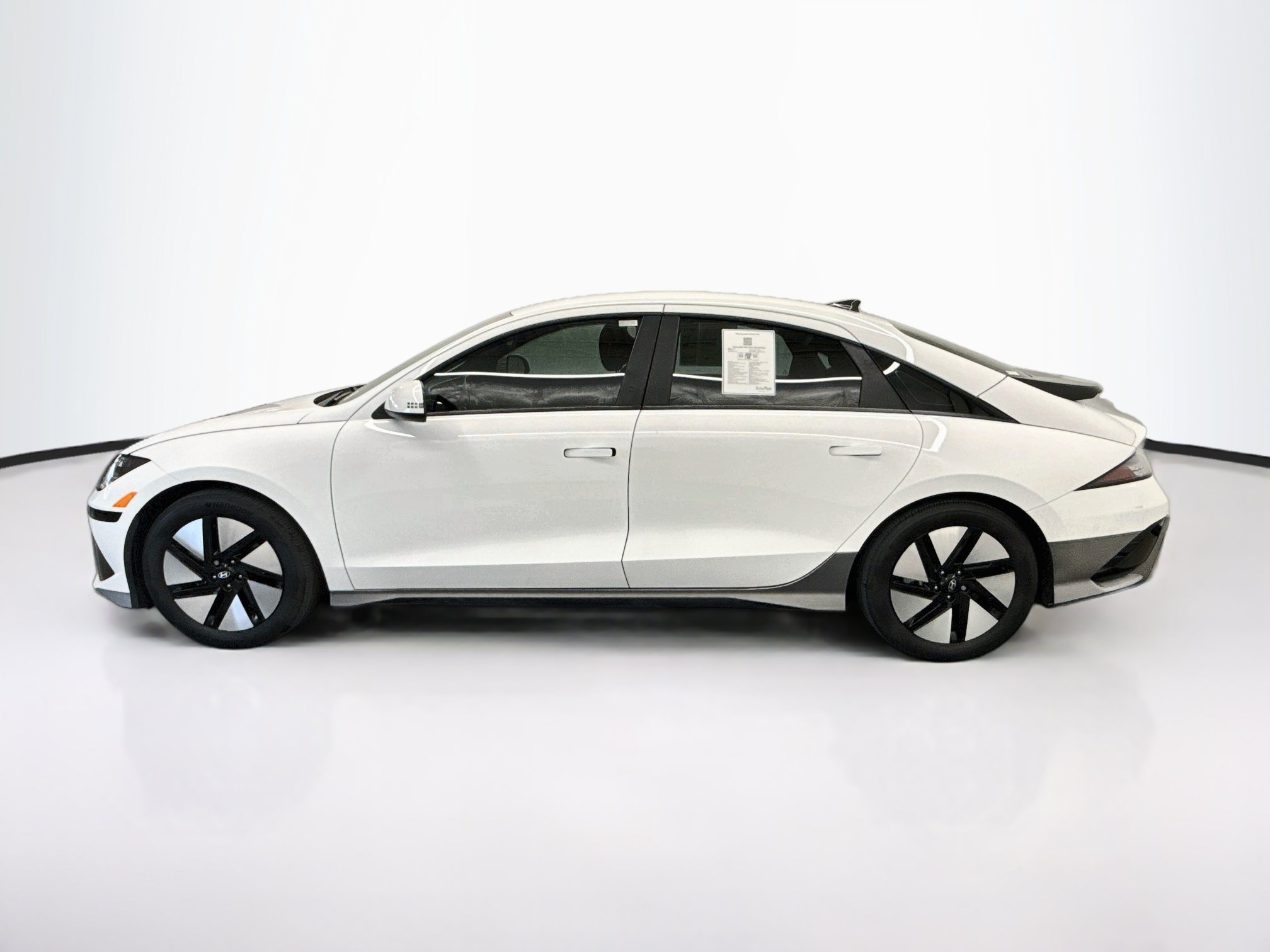 Used 2024 Hyundai Ioniq 6 SE RWD image 4