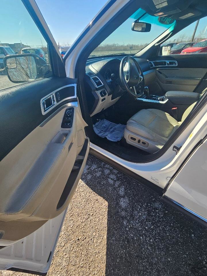 Used 2015 Ford Explorer XLT w/ Equipment Group 202A image 19
