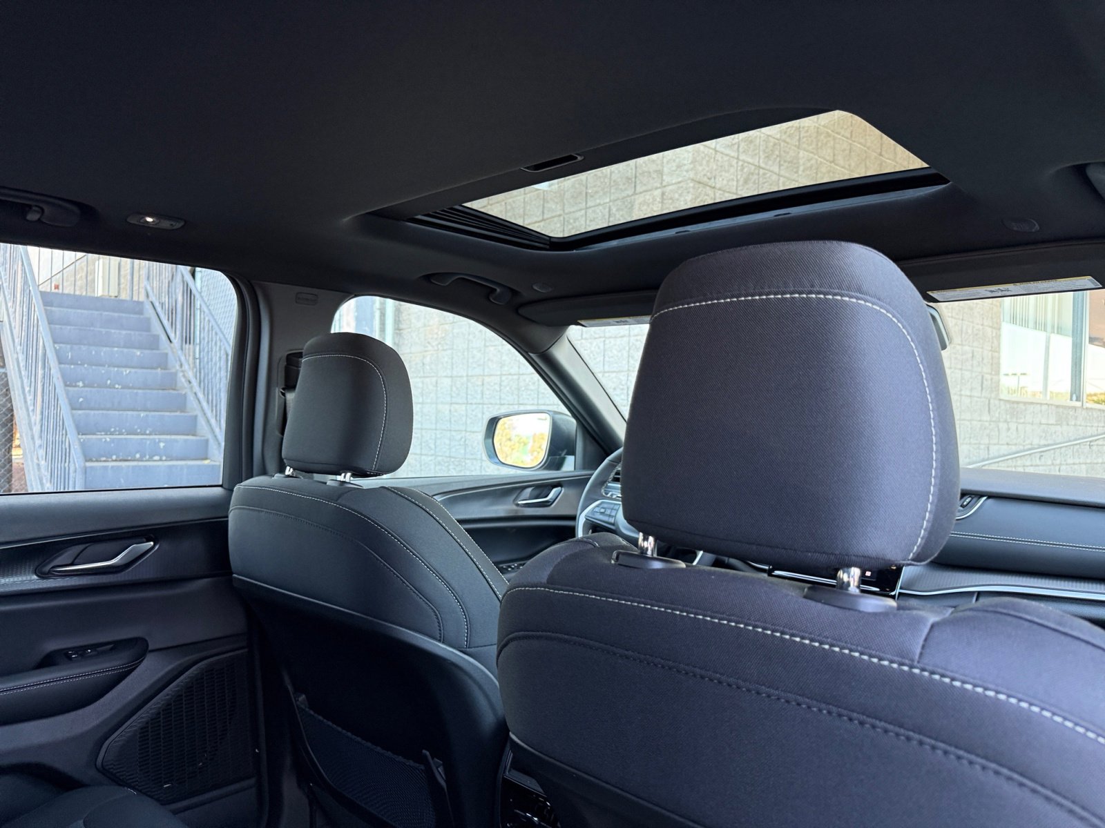 New 2025 Jeep Grand Cherokee Laredo X w/ Luxury Tech Group I image 25