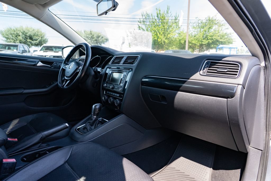 Used 2015 Volkswagen Jetta TDI SEL FWD image 32