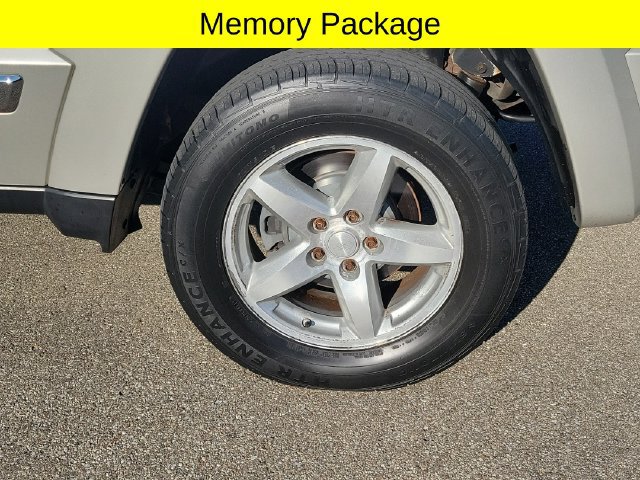 Used 2009 Jeep Liberty Limited w/ Premium Group AWD/4WD image 7