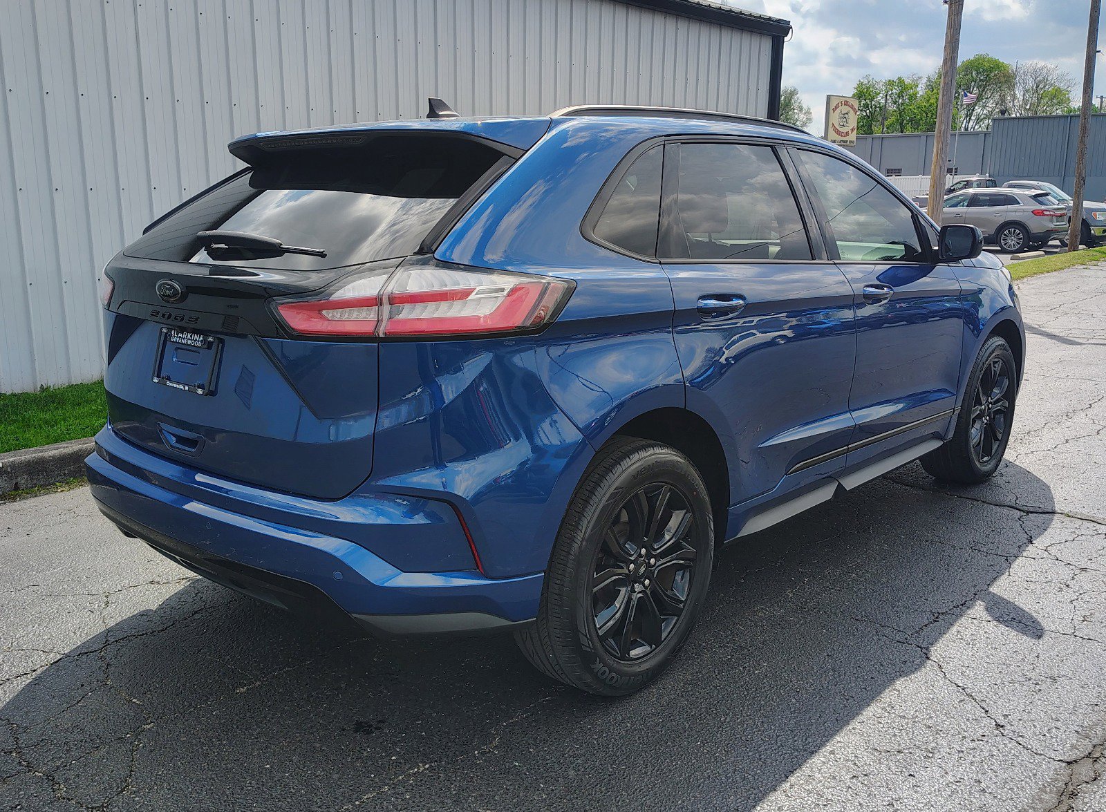 Used 2023 Ford Edge SE w/ Black Appearance Package AWD/4WD image 4