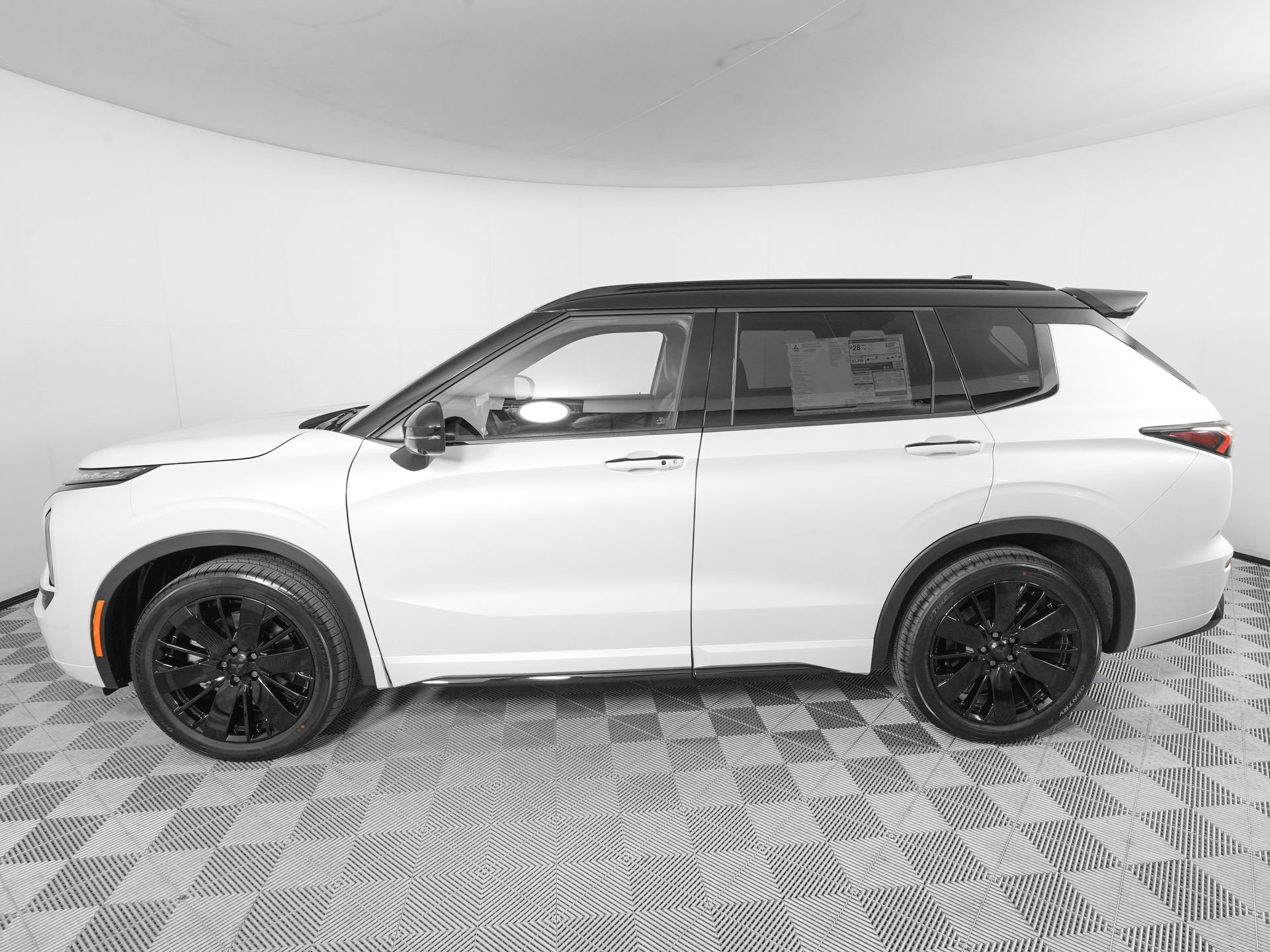 New 2026 Mitsubishi Outlander SEL Black Edition FWD image 5