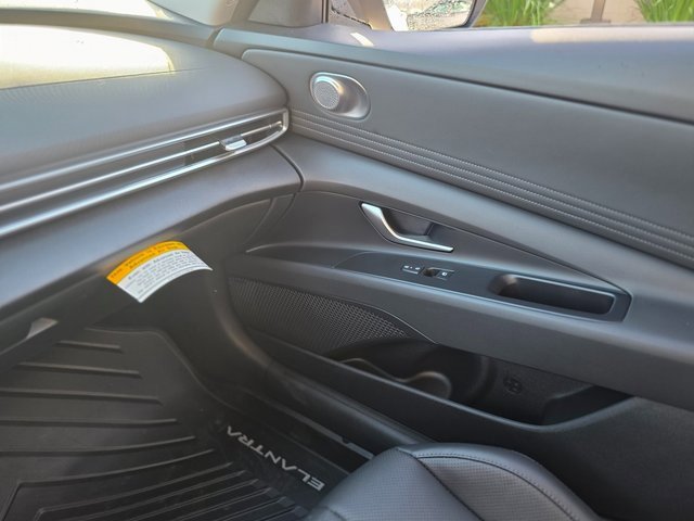 New 2025 Hyundai Elantra Limited image 22