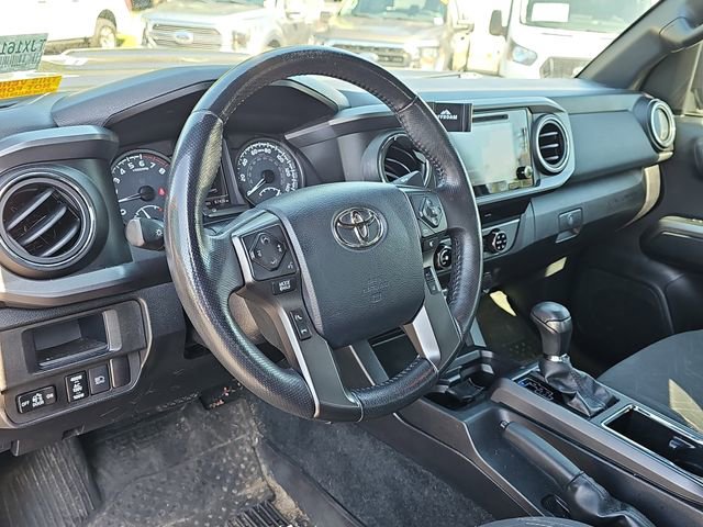 Used 2018 Toyota Tacoma TRD Sport w/ Technology Package AWD/4WD image 11