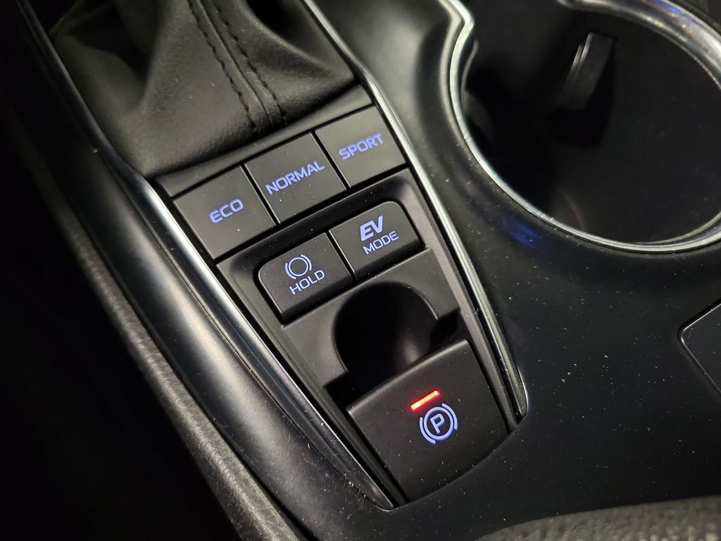Used 2020 Toyota Camry XLE image 16