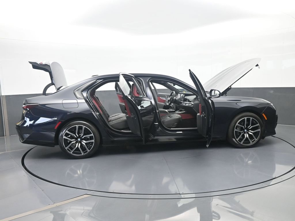 Used 2025 BMW 740i xDrive AWD/4WD image 81