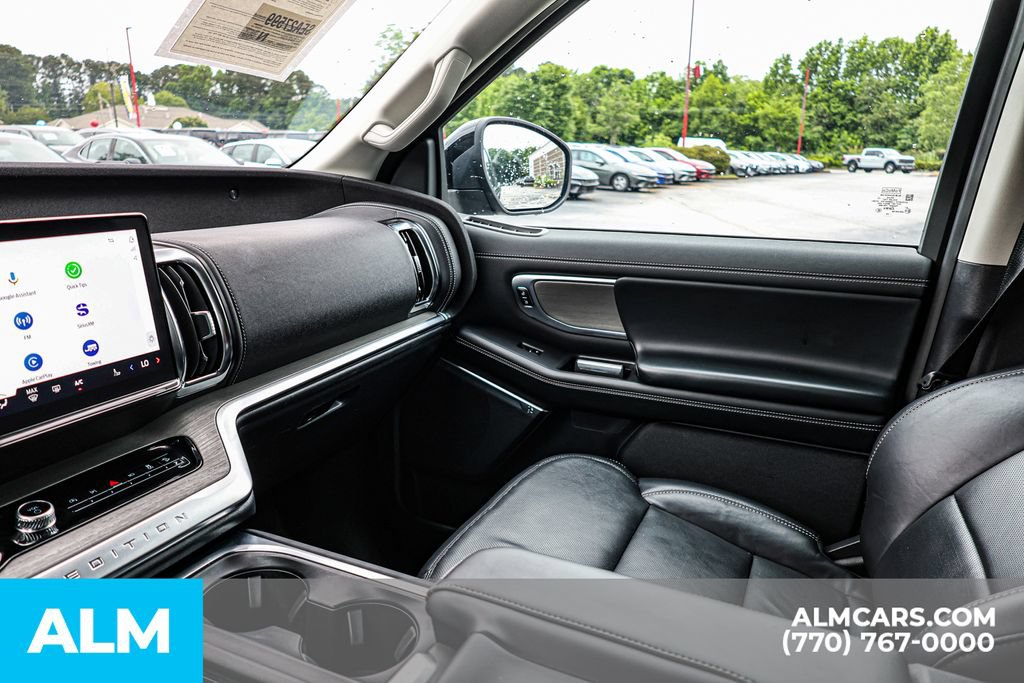 Used 2025 Ford Expedition Platinum AWD/4WD image 49