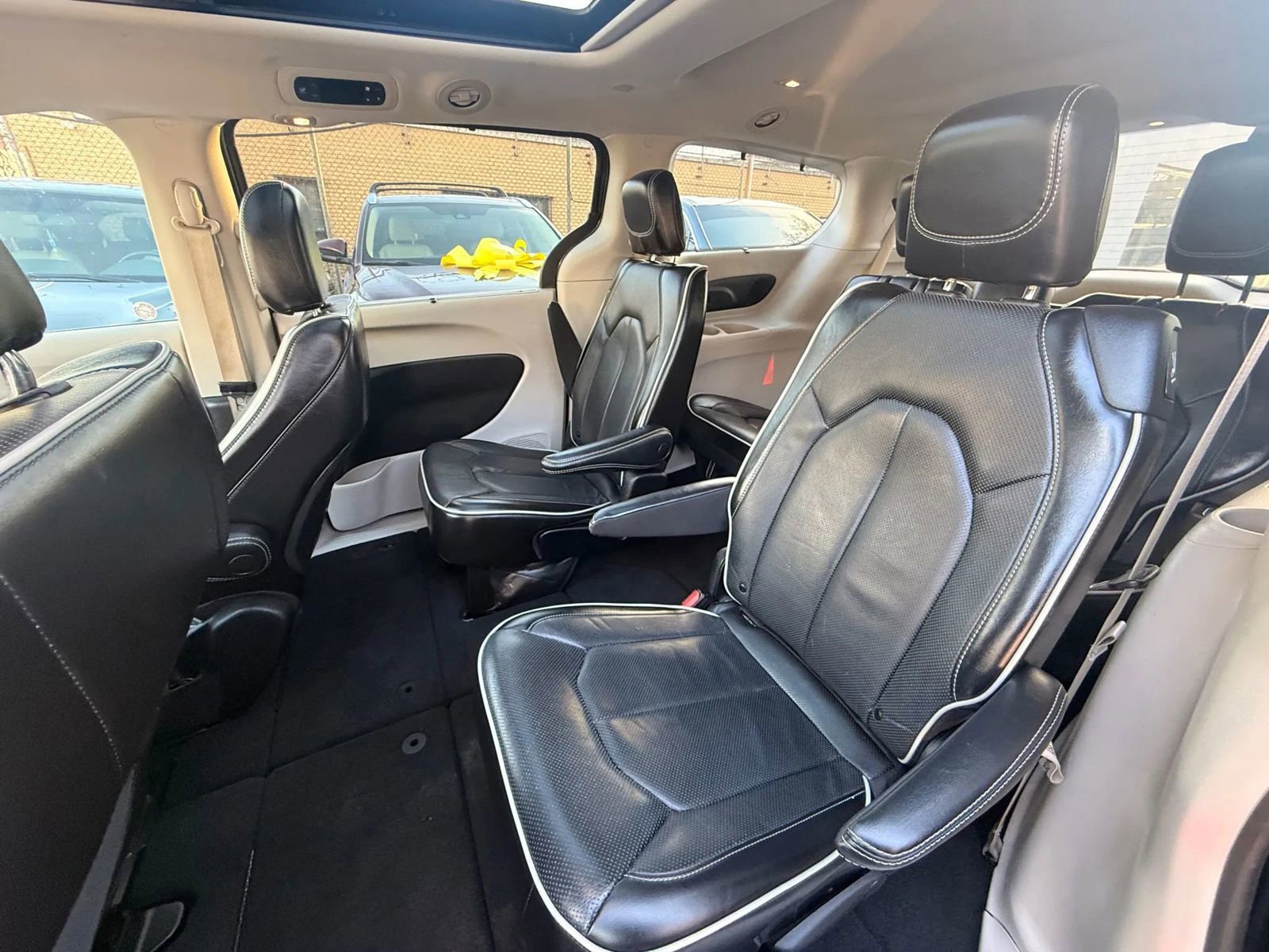 Used 2023 Chrysler Pacifica Limited image 28