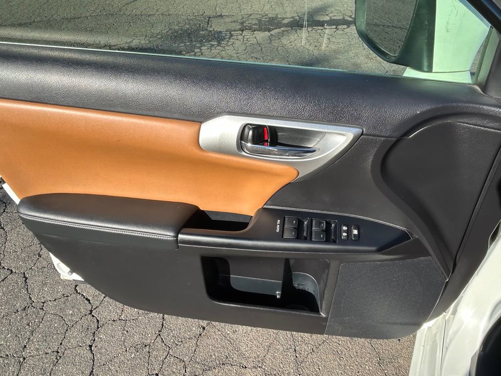 Used 2012 Lexus CT 200h Premium image 15